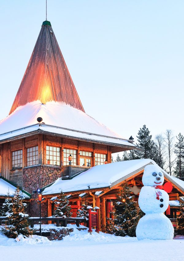 10 Christmas Holiday Destinations with Snow to Experience White Christmas