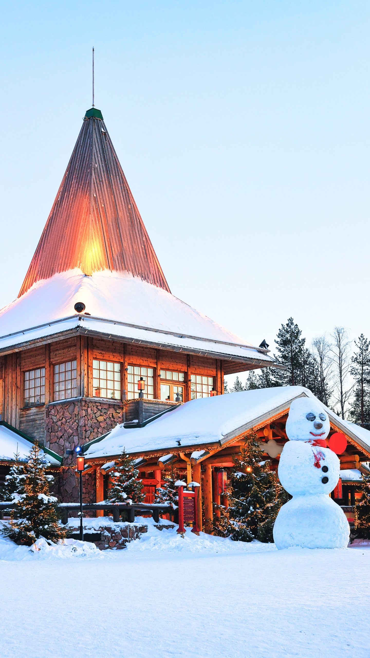 10 Christmas Holiday Destinations with Snow to Experience White Christmas