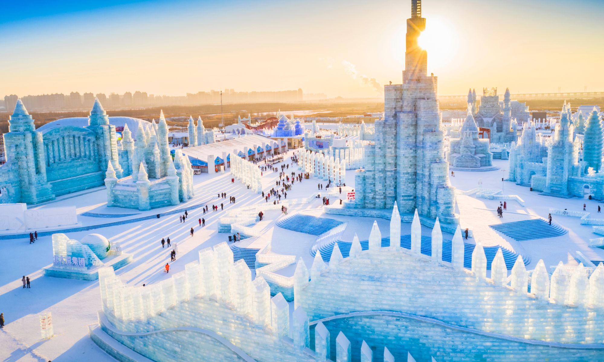 10 Christmas holiday destinations with snow