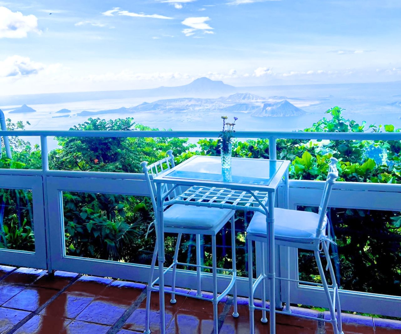 Tagaytay Restaurants with a view of Taal Volcano