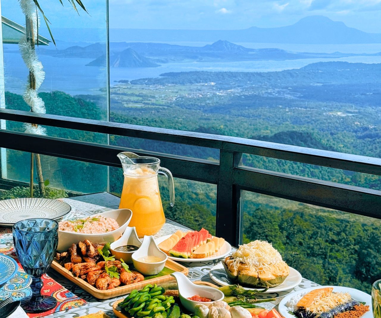 Tagaytay Restaurants with a view of Taal Volcano